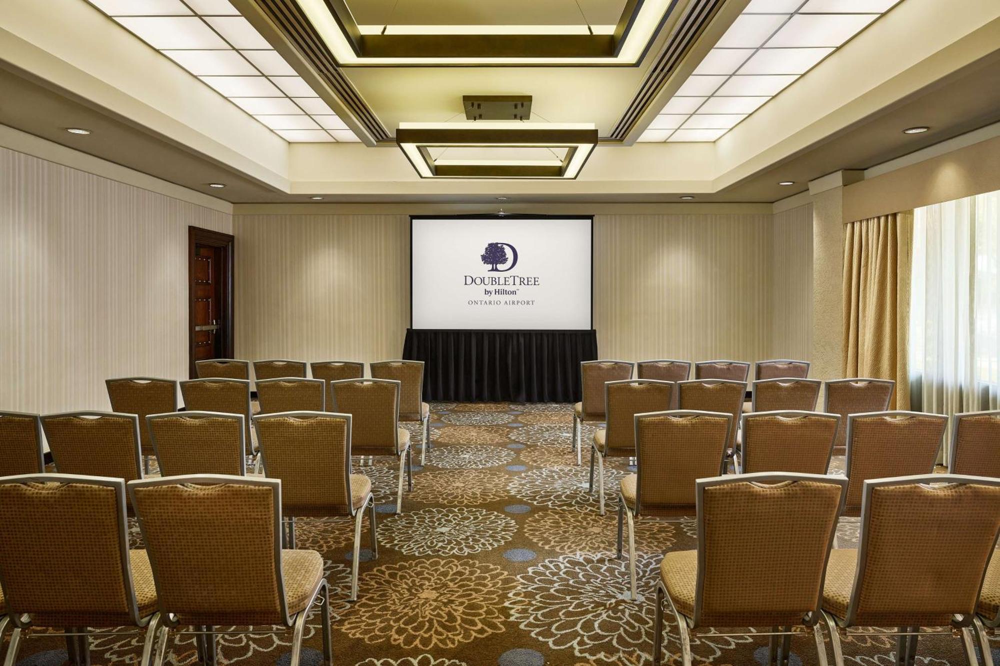 Hotel Doubletree By Hilton Ontario Airport Exterior foto