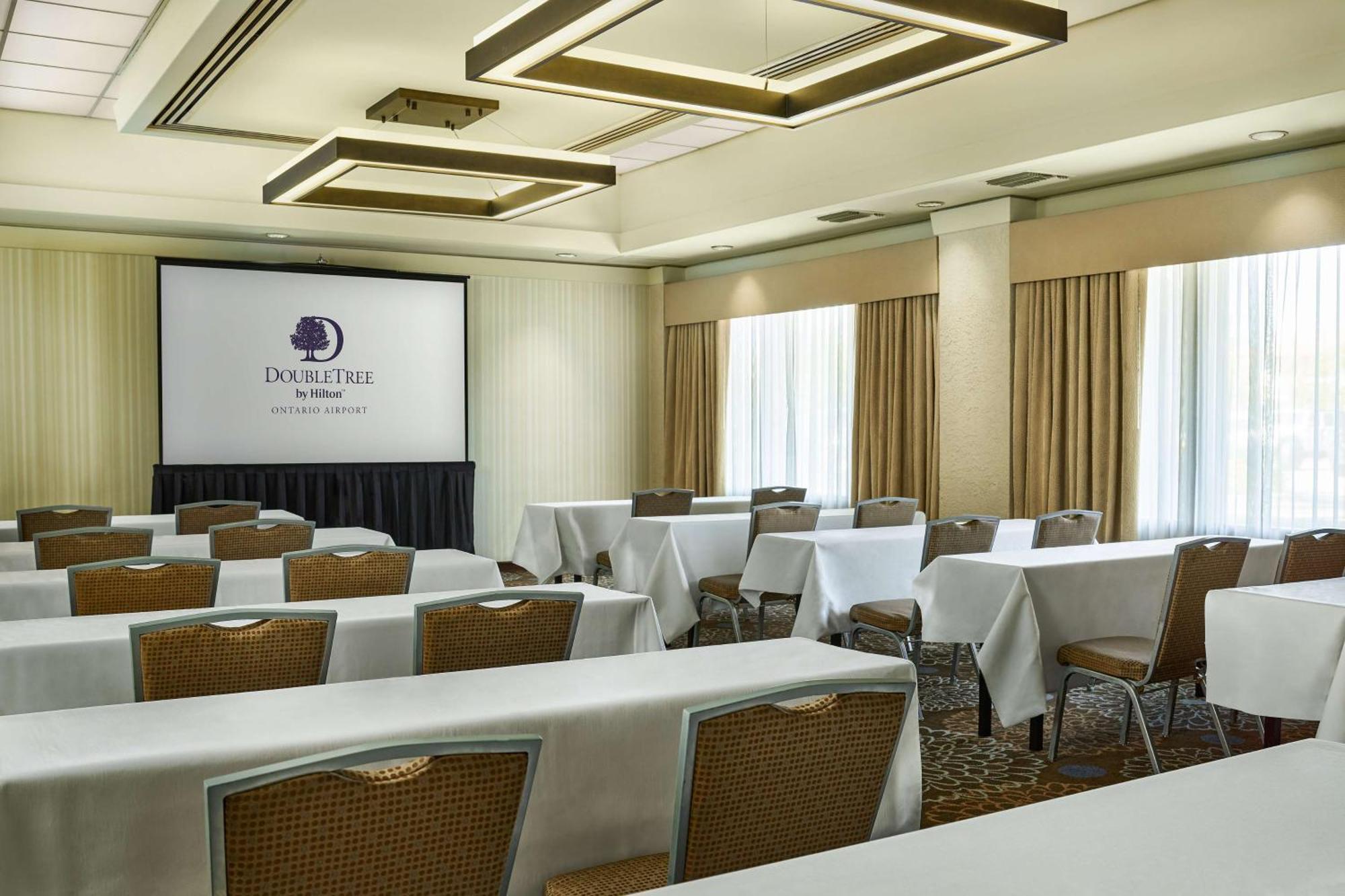 Hotel Doubletree By Hilton Ontario Airport Exterior foto